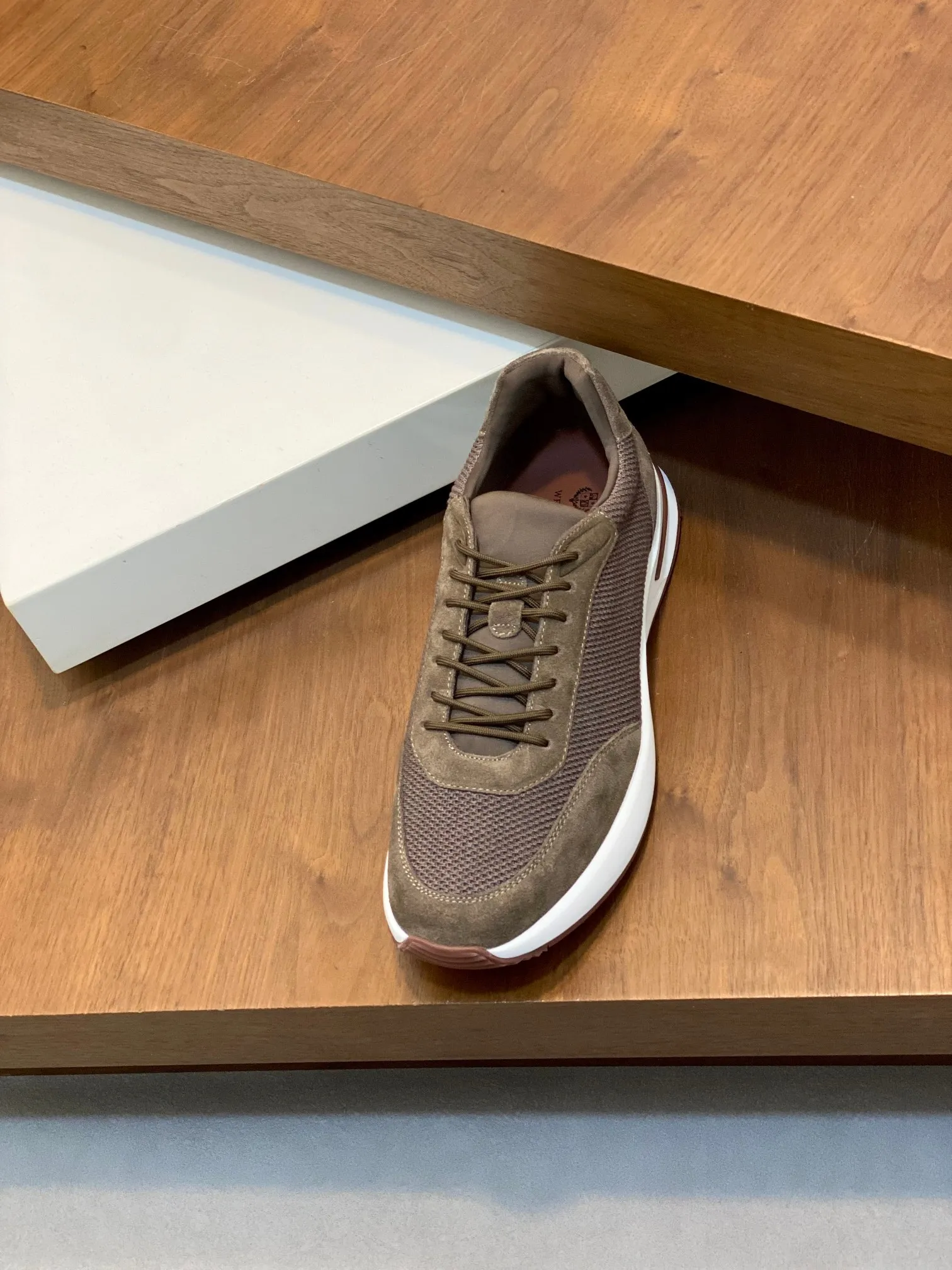 Factory price: 480💰 Loro Piana - Classic casual shoes, men's lace-up casual shoes and sneakers, high-quality lightweight and comfortable fabrics, suitable for outdoor leisure, the color scheme is young and energetic, and it looks great with sportswear or casual suits! Code number: 38-44 (45, 46, can be customized)
